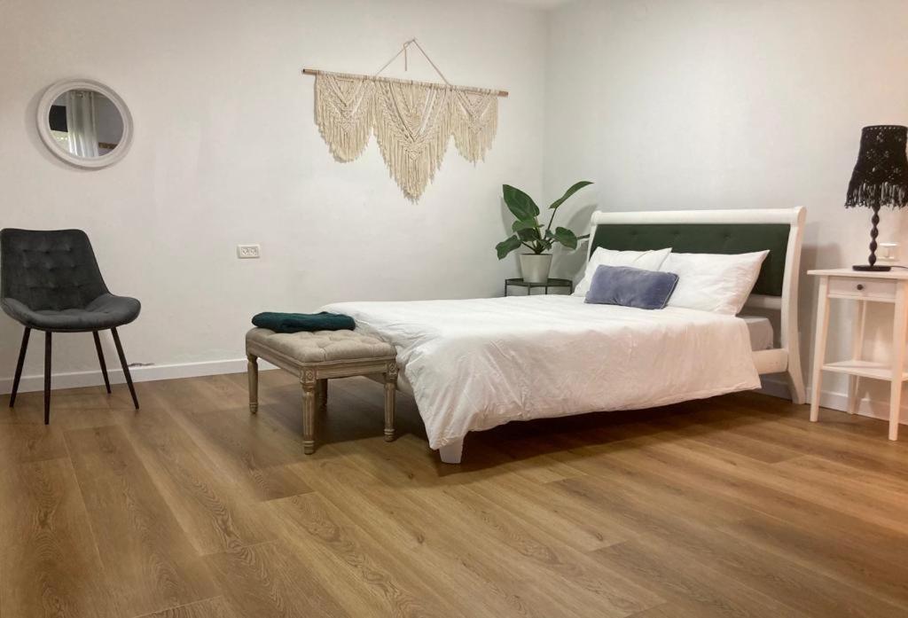 Shamaka'S Apartment Kefar Hananya Екстериор снимка